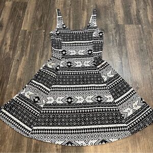 Divided Black And White Short Sleeves Fit and Flare Mini Dress Size 4